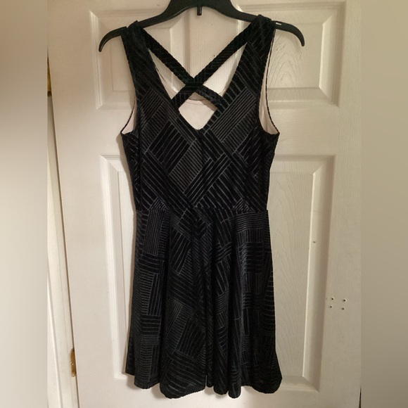 🦌 NWT Candies Burnout Velvet Skater Dress black velvet Sz medium Holiday dress - Picture 4 of 7